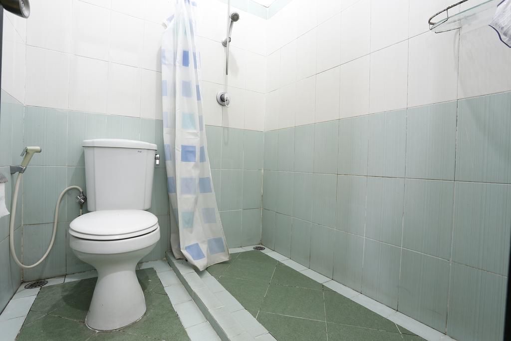 Отель Reddoorz Near Adisucipto Airport Джокьякарта Экстерьер фото