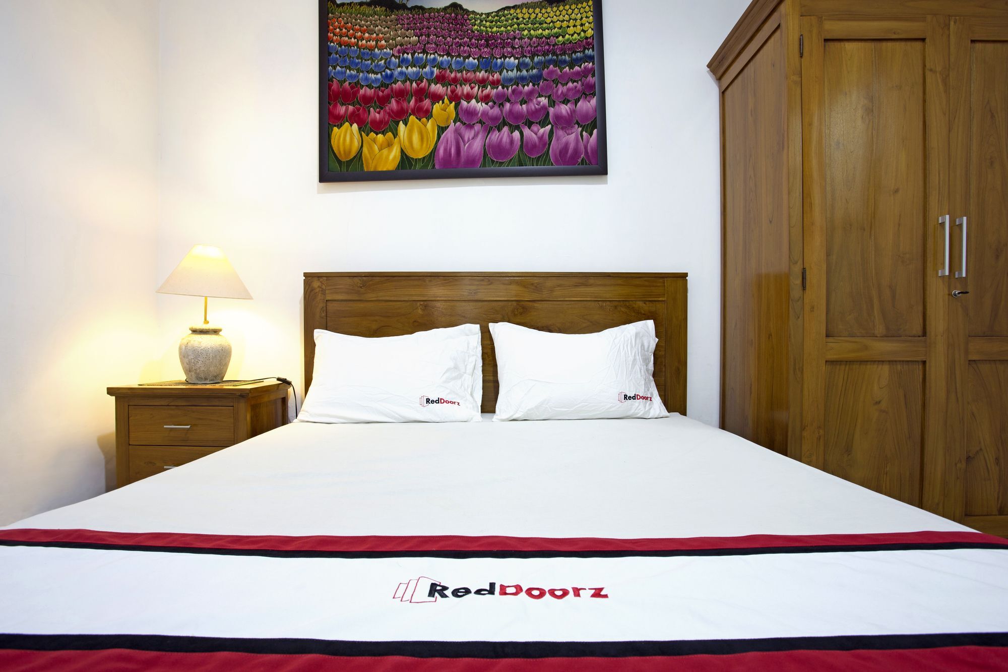 Отель Reddoorz Near Adisucipto Airport Джокьякарта Экстерьер фото