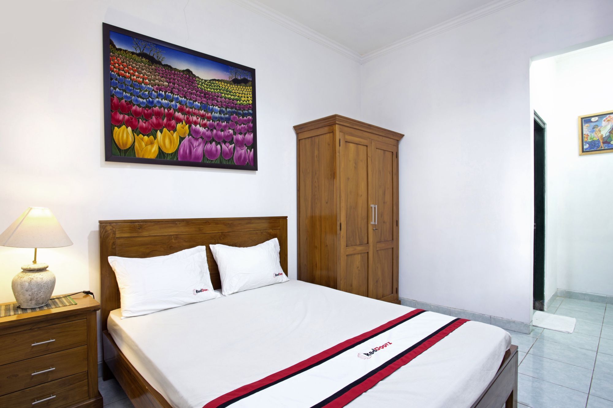 Отель Reddoorz Near Adisucipto Airport Джокьякарта Экстерьер фото
