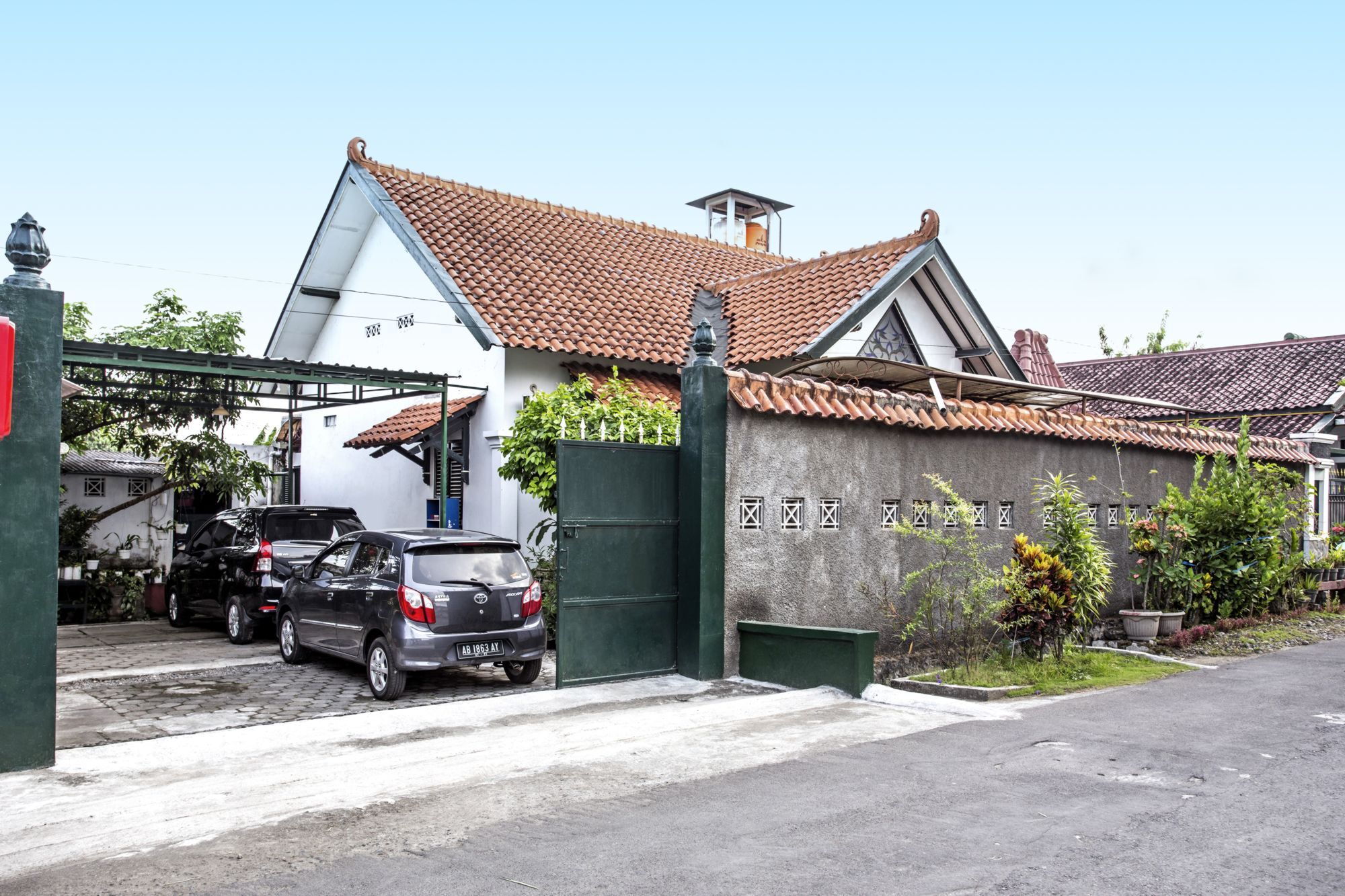 Отель Reddoorz Near Adisucipto Airport Джокьякарта Экстерьер фото